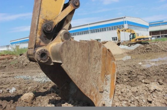 低价出售 320dl 履带式挖掘机