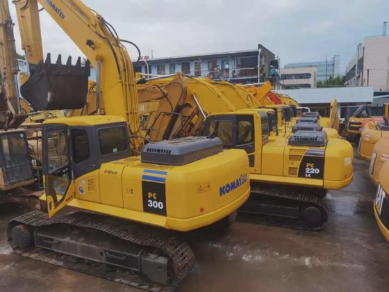 KOMATSU PC300-7