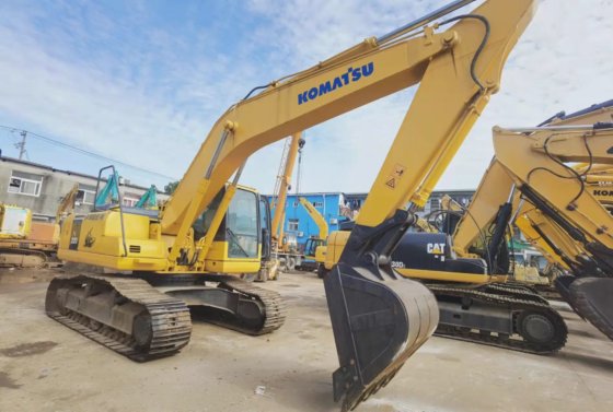 Komatsu PC220-7