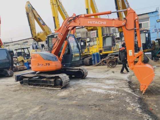 Hitachi ZX75