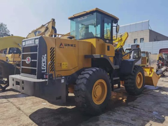 中古3トンホイールローダー前面