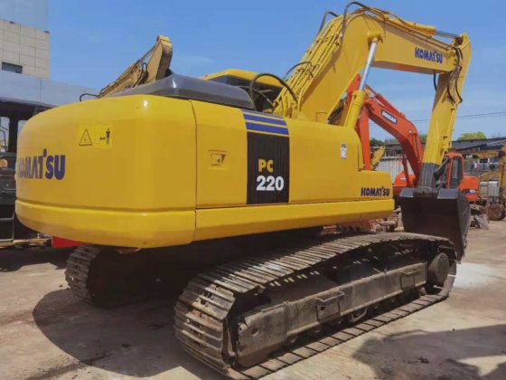 Komatsu PC220-7