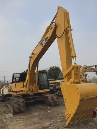 Caterpillar 社 325BL