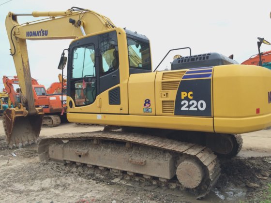 カテゴリ Komatsu PC220-8