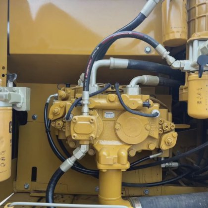 Caterpillar 社 Cat 323d