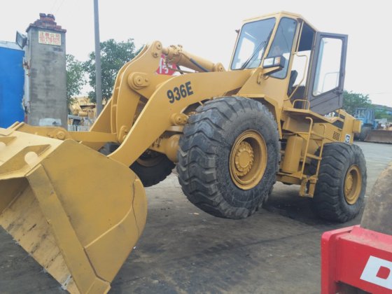 中古のホイールローダー キャタピラー 966g