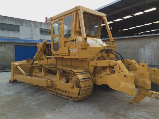 Komatsu D85