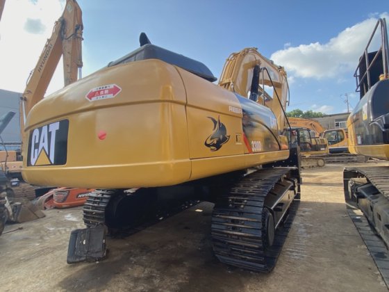 Caterpillar 社 CAT 330D