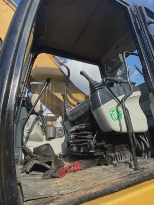 Caterpillar 社 CAT 330D