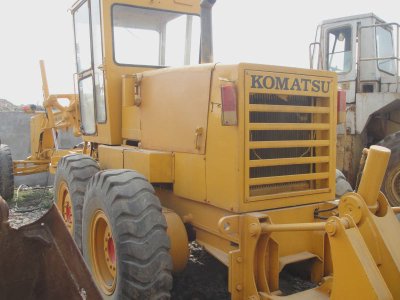 Komatsu GD623