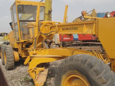 Komatsu GD623