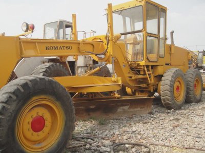 Komatsu GD623