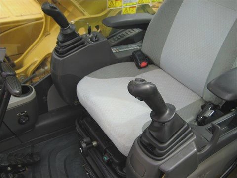 2016 Caterpillar 325DL