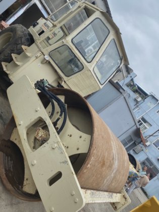 10 吨二手液压振动压路机英格索兰 SD100 供出售
