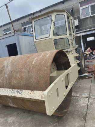 10 吨二手液压振动压路机英格索兰 SD100 供出售