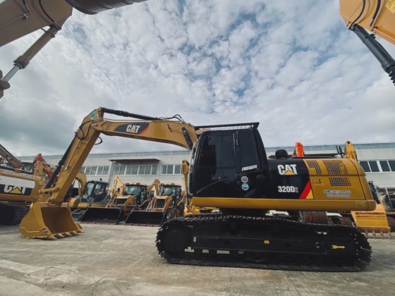 2022 CATERPILLAR Cat 320d