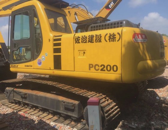 komatsu PC220-8