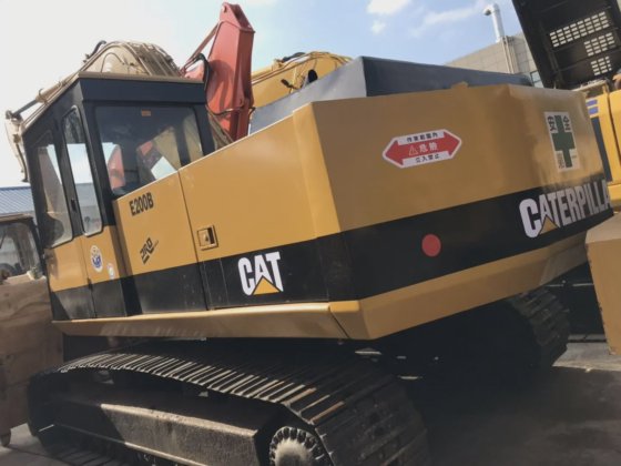 2013 pelle sur chenilles E200B