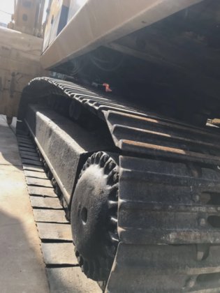 2013 pelle sur chenilles E200B