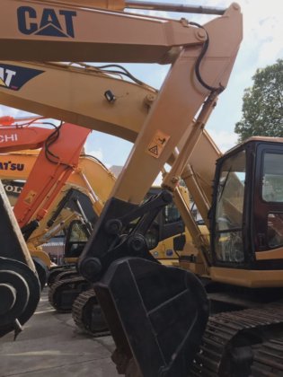 2013 pelle sur chenilles E200B