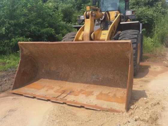 良好な品質と良好な作業状態の建設用ローダー Sdlg956L