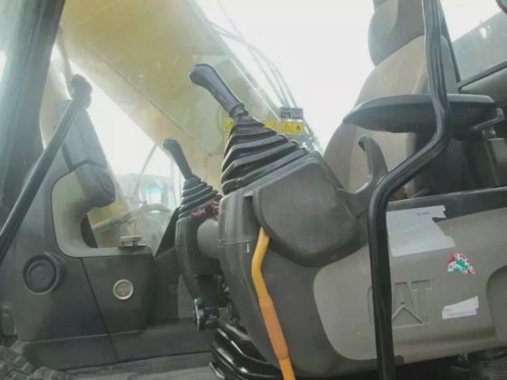 2015 Caterpillar 320d