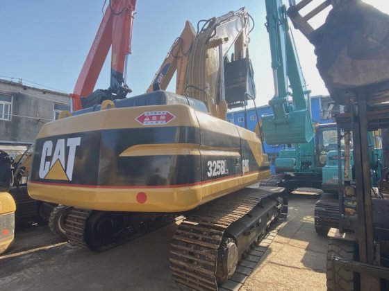 2004 caterpillar 325B-LN