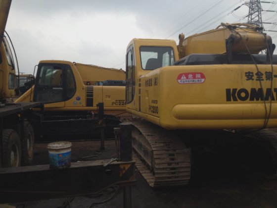 Komatsu PC200 - 6