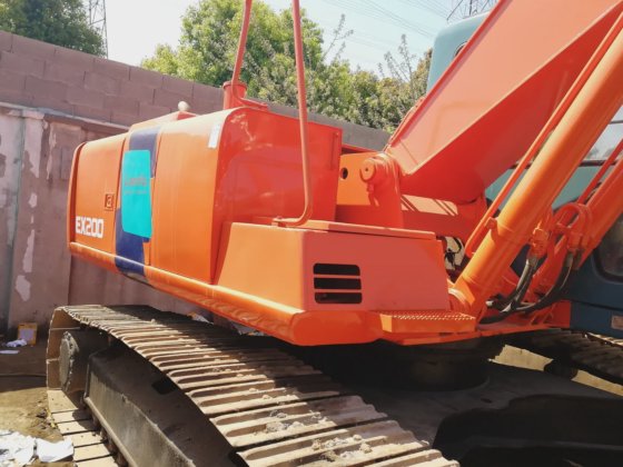 2014 hitachi ex200-3