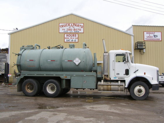 1995 FREIGHTLINER FLC112 VACUUM TRUCK