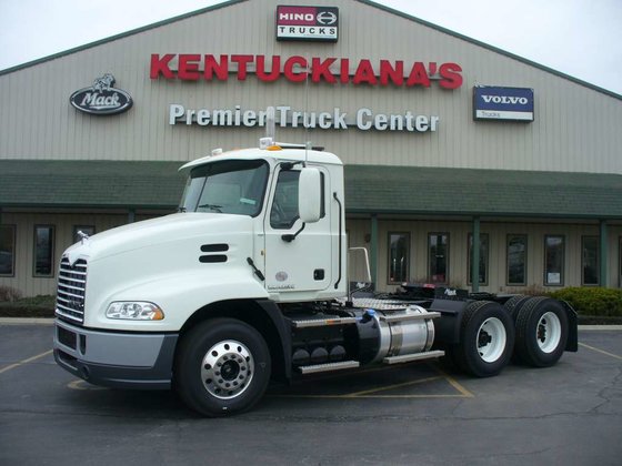 2016 MACK PINNACLE CONVENTIONAL -