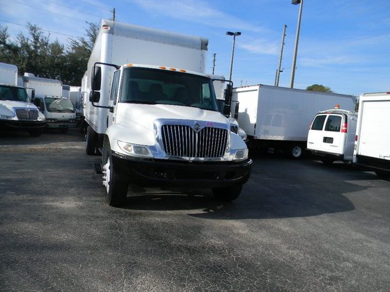 2007 INTERNATIONAL 4200 BOX TRUCK