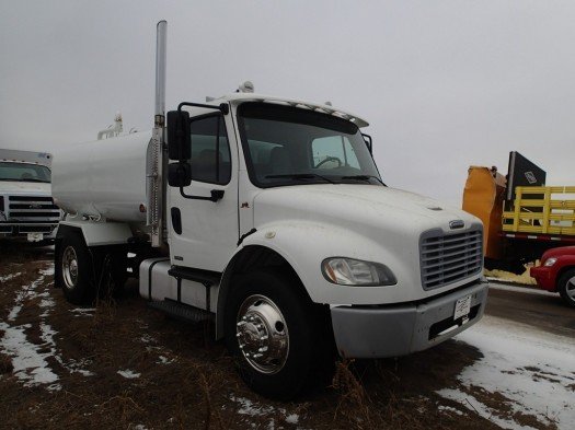 2006 FREIGHTLINER M2 2200 GALLON