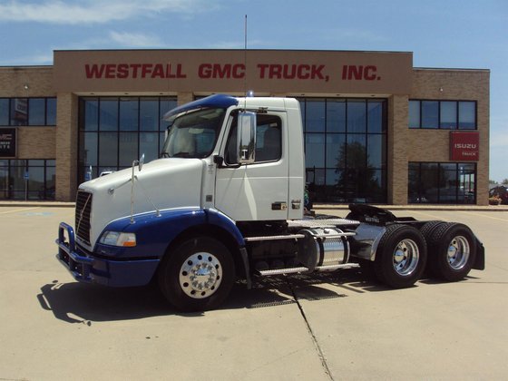 2010 VOLVO VNM420 CONVENTIONAL -
