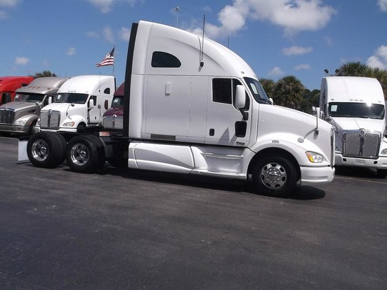2012 KENWORTH T700 CONVENTIONAL -