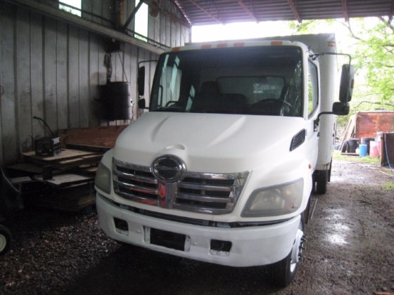 2006 HINO 185 BOX TRUCK