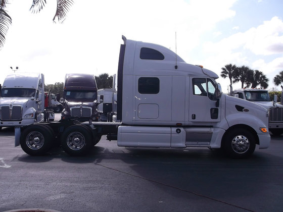 2011 PETERBILT 387 CONVENTIONAL -