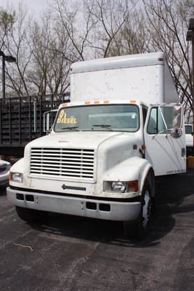 2001 INTERNATIONAL 4700 BOX TRUCK