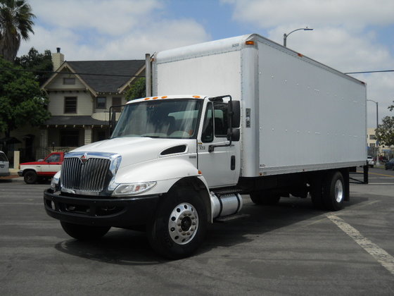 2009 INTERNATIONAL DURASTAR 4300 BOX
