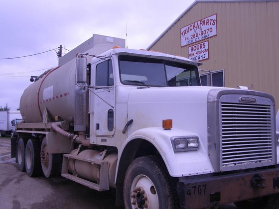 2001 FREIGHTLINER FLD12042SD OIL TANK