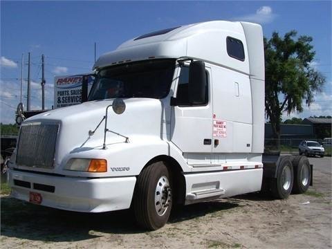 2000 VOLVO VNL64T660 CONVENTIONAL -