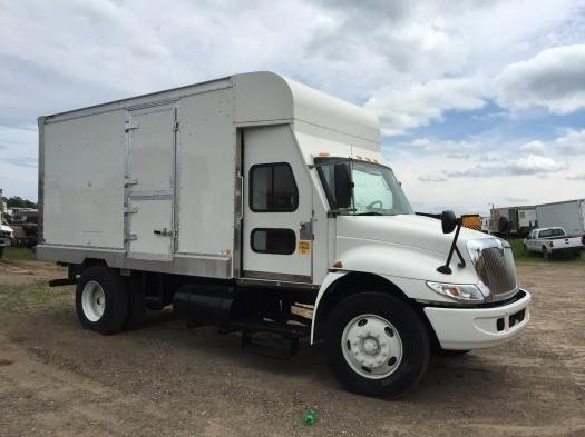 2004 INTERNATIONAL DURASTAR WITH MORGAN
