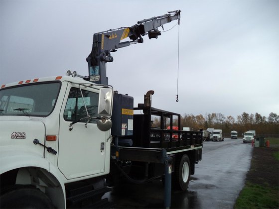 1999 INTERNATIONAL 4900 CRANE TRUCK