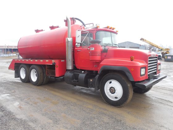 1998 MACK RD688S VACUUM TRUCK