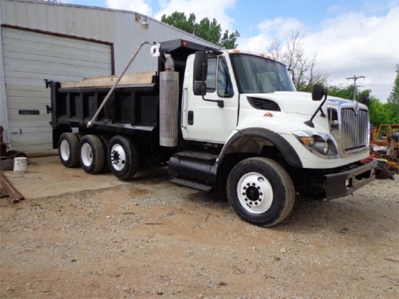 2008 INTERNATIONAL WORKSTAR 7600 BOX