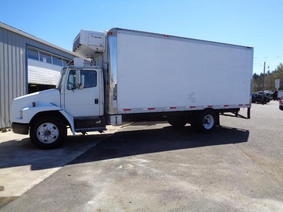 1999 FREIGHTLINER FL70 REFRIGERATED TRUCK