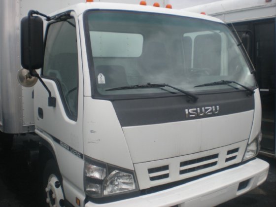 2007 ISUZU NPR BOX TRUCK