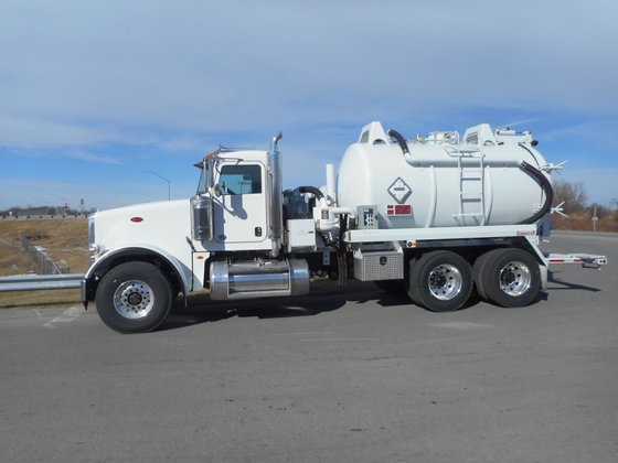 2015 PETERBILT 367 Tanker truck