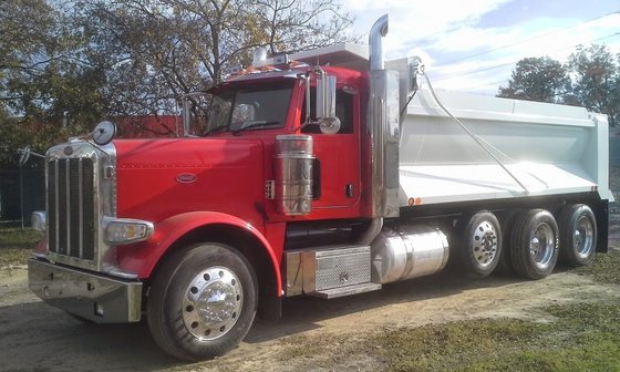 2015 PETERBILT 389 Dump truck