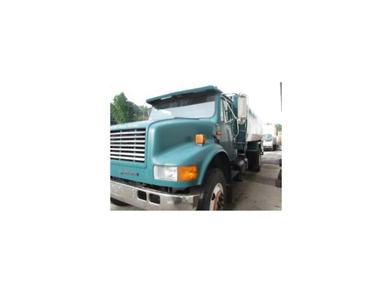 1991 INTERNATIONAL 4900 TANKER TRUCK
